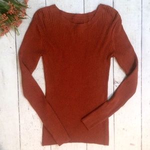 🌟VERA WANG🌟 EUC Sweater Size M